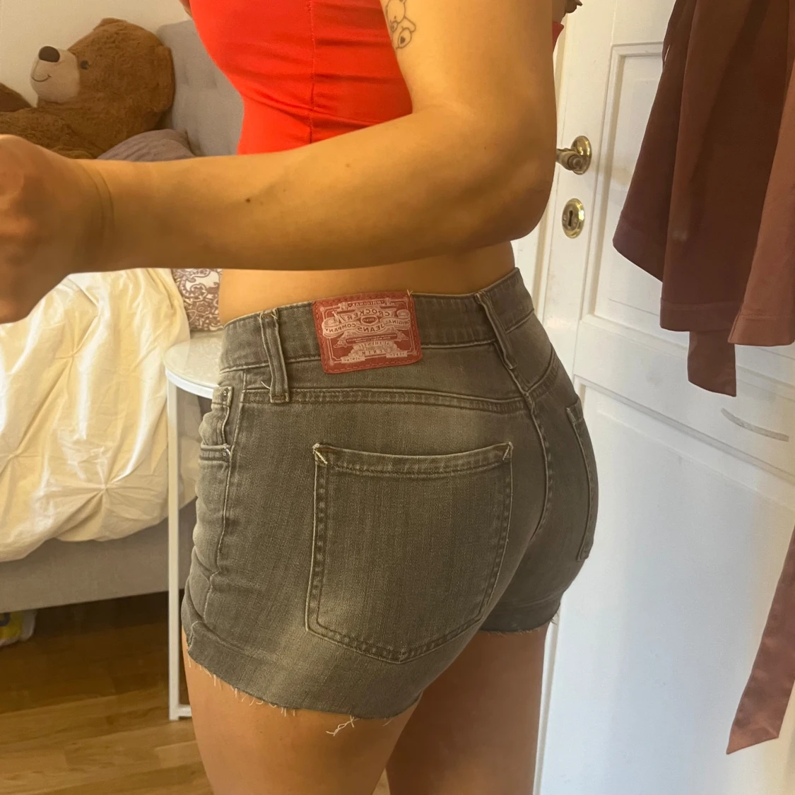 Grå jeansshorts från Crocker - 3