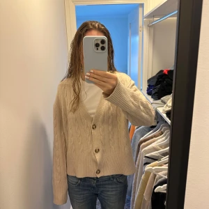 Beige kofta - Jättefin beige kofta från Zara skriv för fler bilder💕