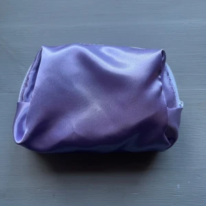 DAAR COSMETICS GOODIEBAG⭐️💜 - DAAR goodiebag ny, värde över 300kr. Tryck på köp nu om ni vill köpa eller om ni har några frågor kan ni skriva privat.💜⭐️