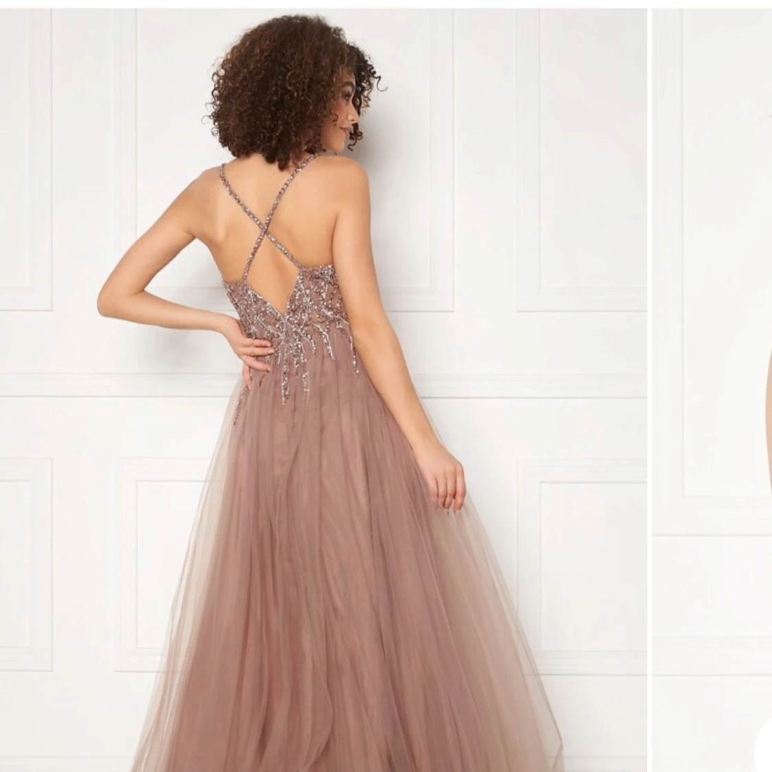 Champagnefärgad långklänning med paljetter - 1