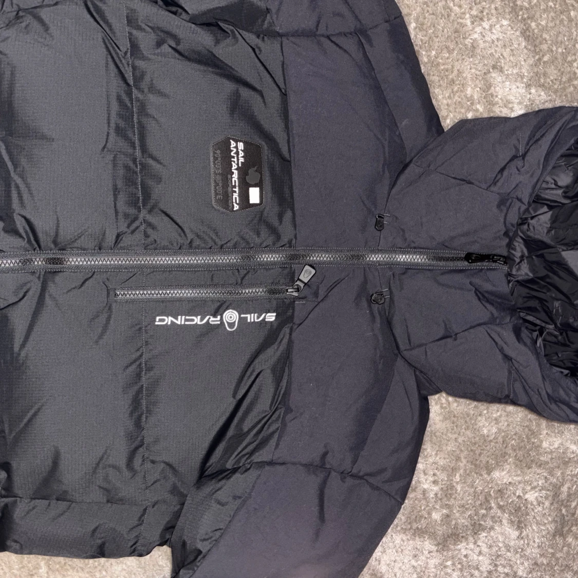 Svart dunjacka från Sail Racing  - 1