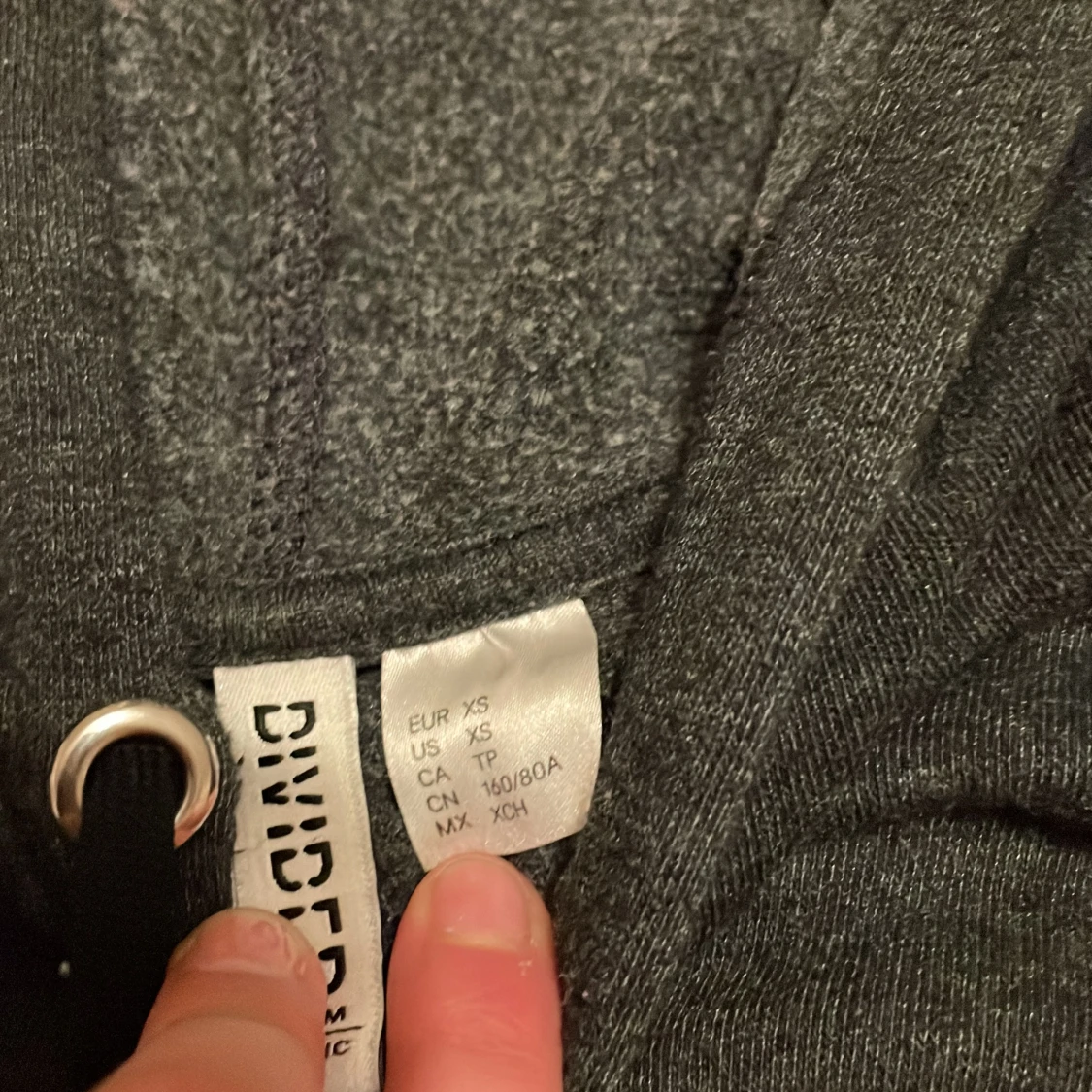 Mörkgrå hoodie från H&M - 2