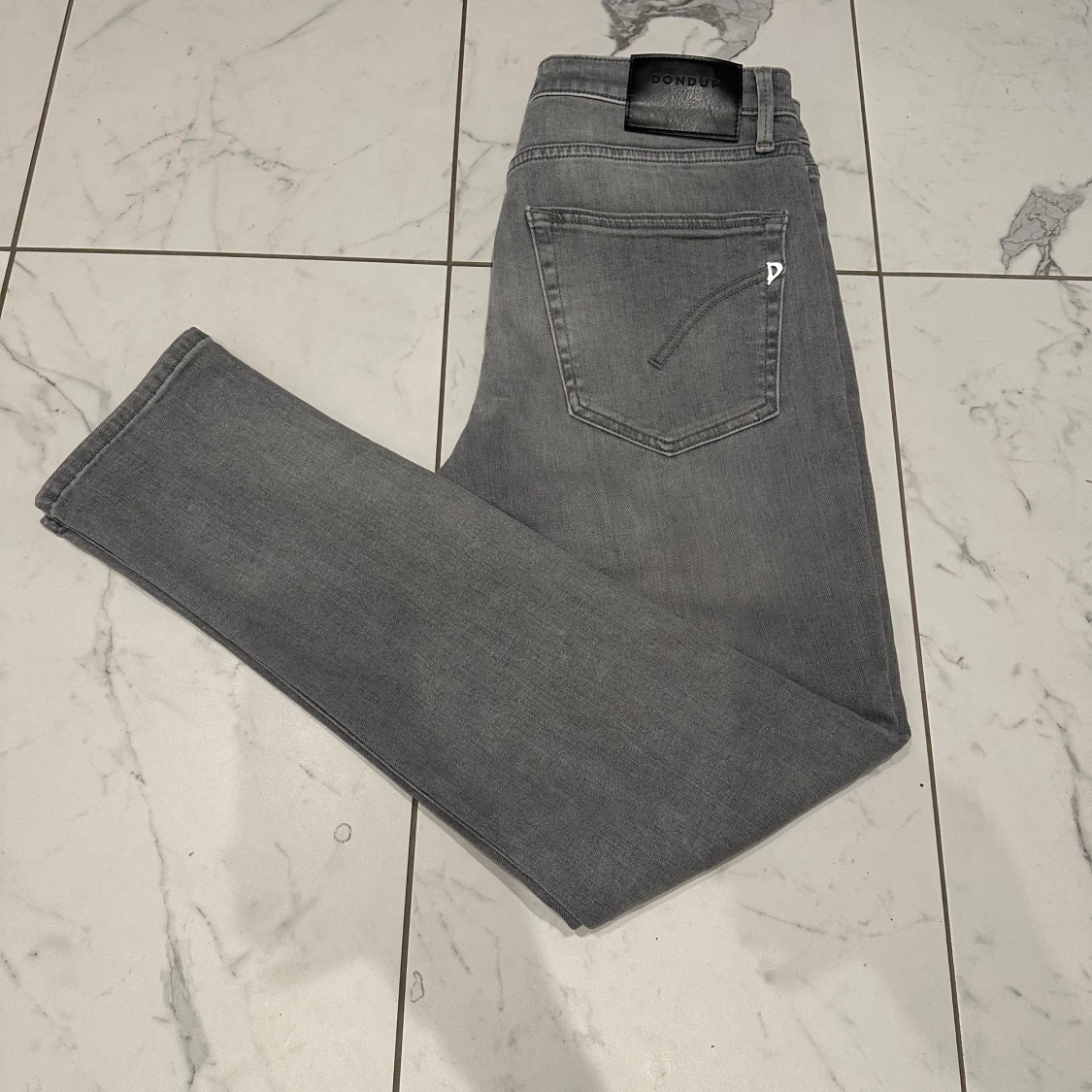 Grå jeans från Dondup