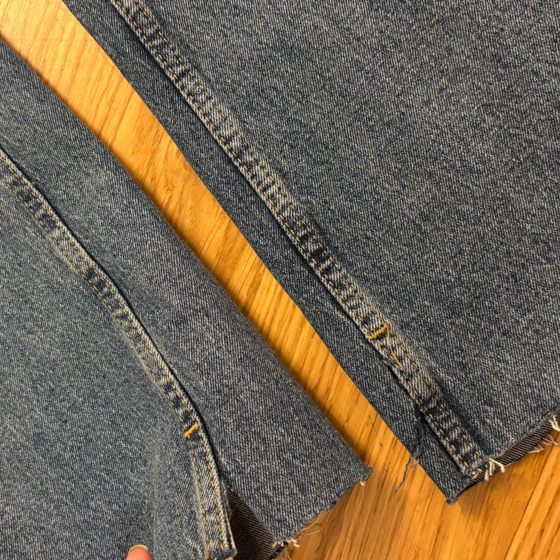 Blå jeans med slits - 3