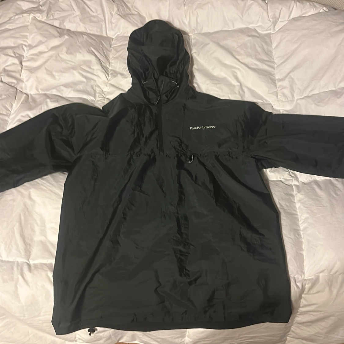 Svart vindjacka från Peak Performance