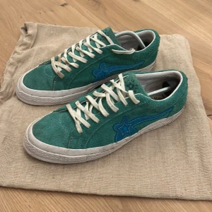 Golf le fluer Converse sneakers - Bra skick bara lite smutsiga men går att tvätta bort mesta. Pris kan diskuteras