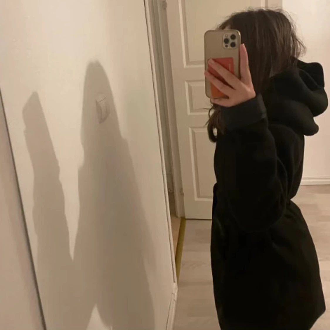 Svart kappa med huva - 90