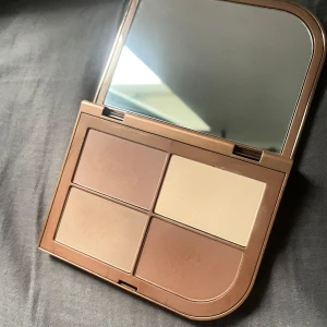 Contourpalett med spegel - Från BEAUTYACT