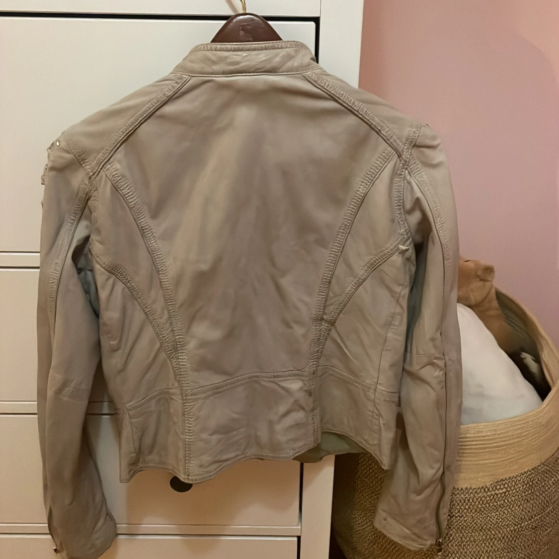 Beige skinnjacka med dragkedja - 91