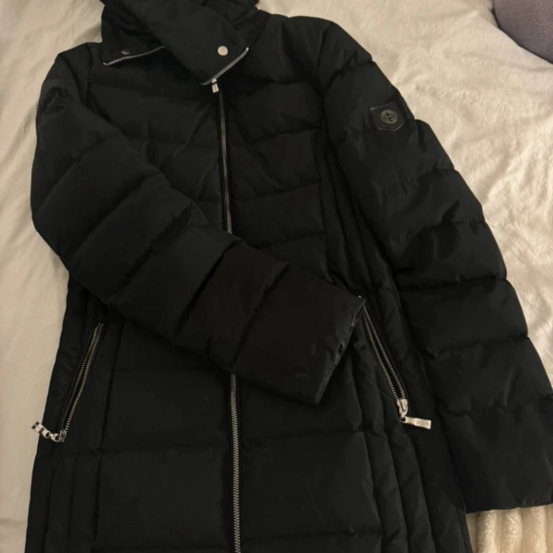 Svart dunjacka med dragkedja - 91