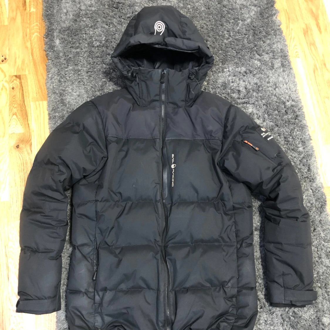 Svart dunjacka från Sail Racing - 92