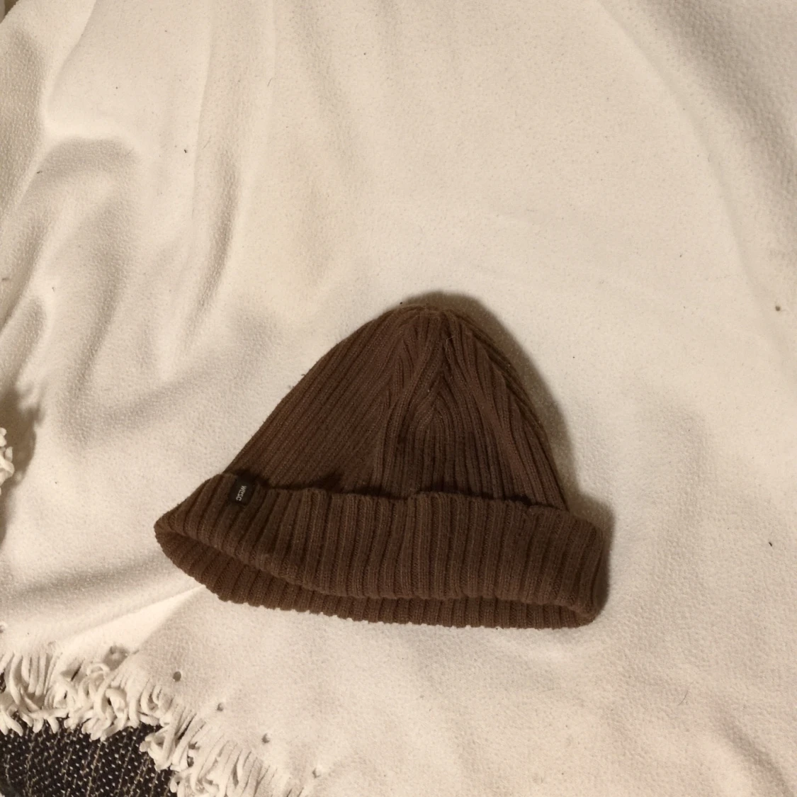 Brun ribbad mössa från WeSC - 90