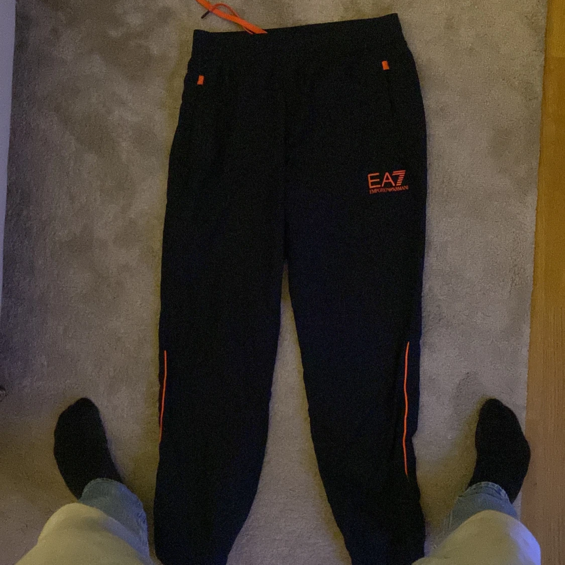 Svart och vit träningsdräkt från EA7 - 90