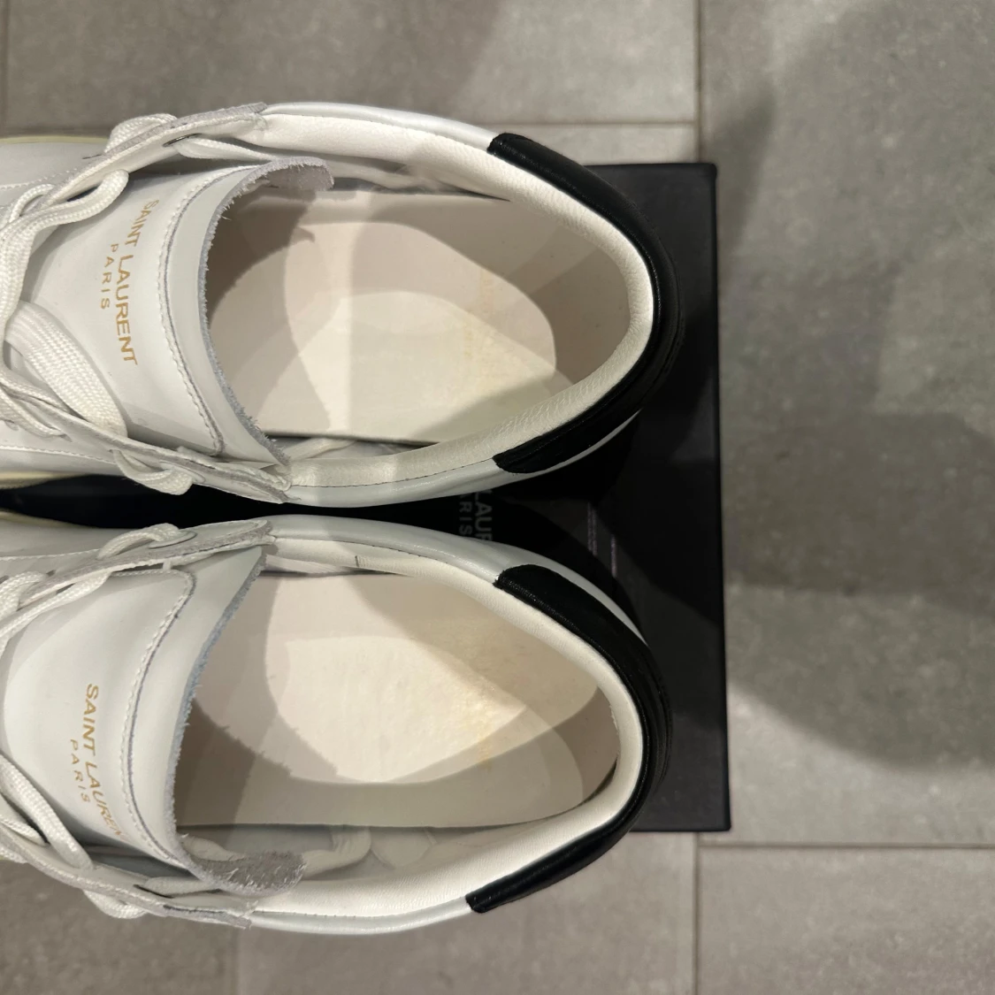 Vita sneakers från Saint Laurent - 91
