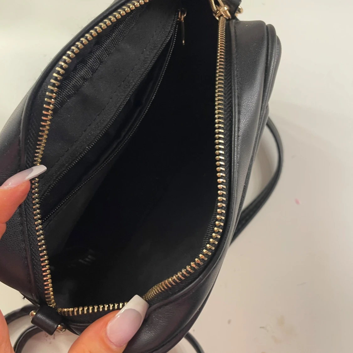 Svart quiltad axelväska - 90