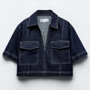 Zara jeans topp  - Intressekoll på min ascoola topp från Zara, helt ny med prislappen kvar! Strl S, men passar XS-liten M skulle jag säga! 💕💕 