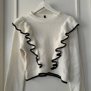 Stickad tröja  - Så fin perfekt till hösten så bra skick 🤩