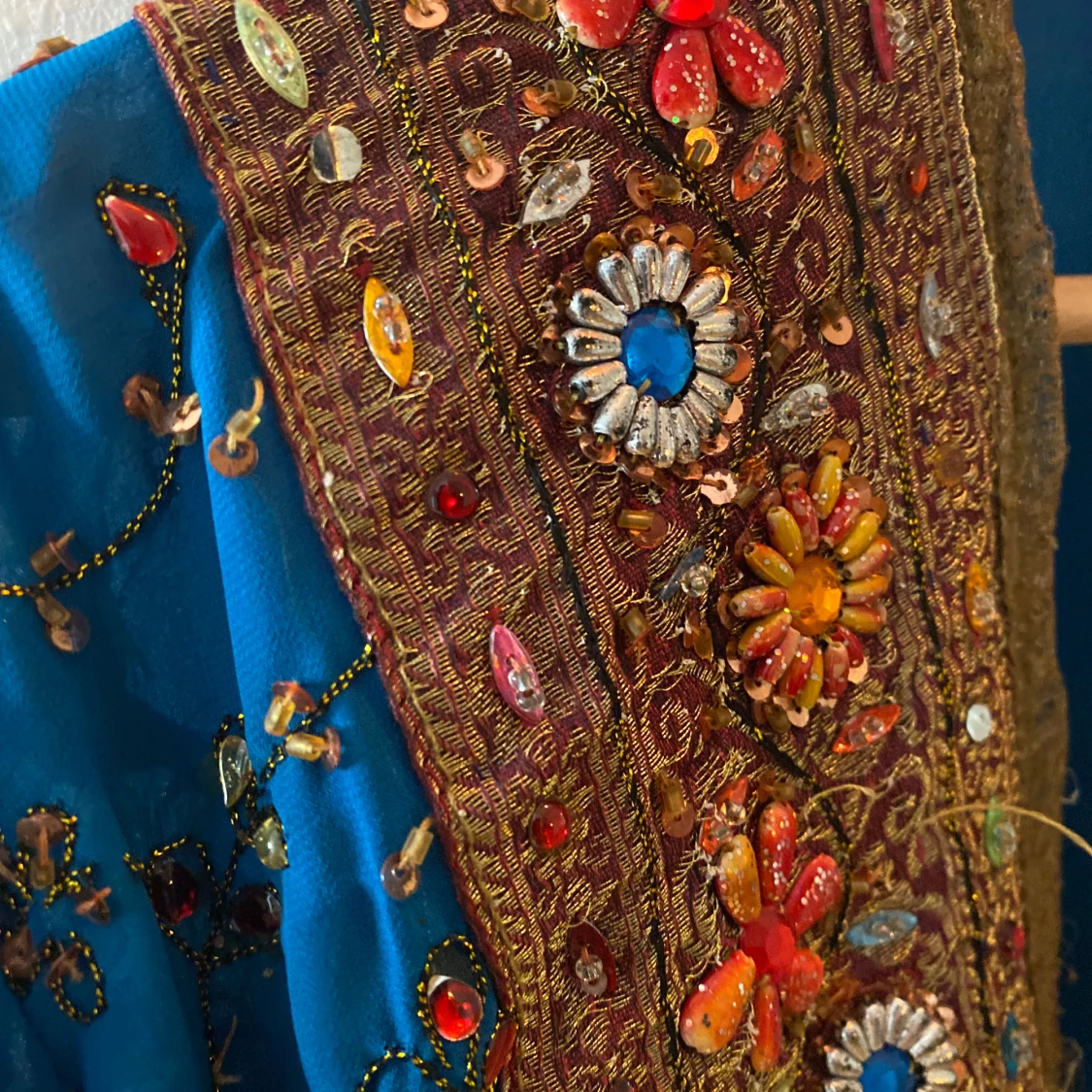 Vacker kimono med stenar och broderier - 3