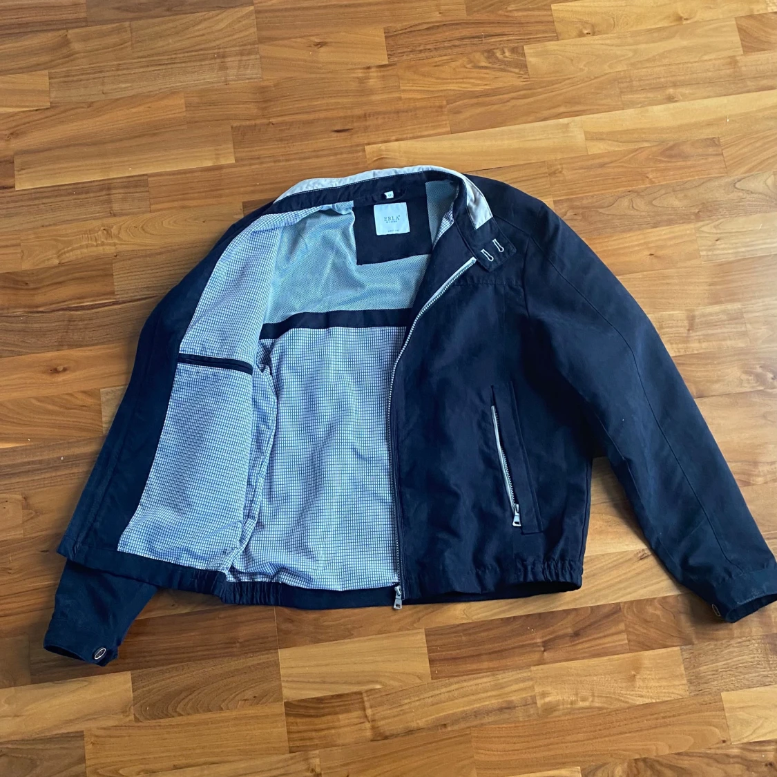 Mörkblå jacka - 92