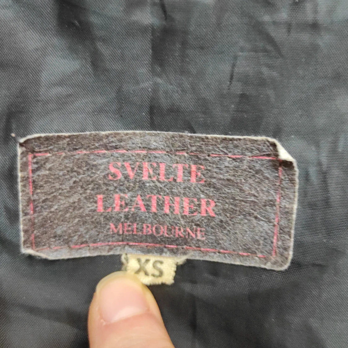 Svart mockajacka med fransar från Svelte Leather - 91