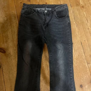 Jeans - Jeans som är perfekta inför hösten! Strl. m men är stretchiga💕