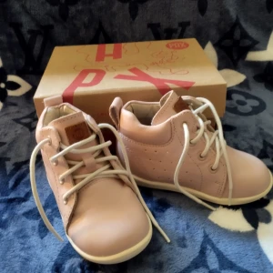 PAX barnskor - helt NYA - storlek 21 - - PAX barnskor  storlek 21 helt nya i kartong   