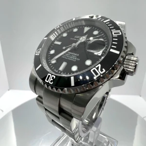 Seiko Mod - Submariner - Helt sprillans ny "Seiko Mod - Submariner". Klockan är byggd för hand av oss, endast uttagen för fotografering.📸 Utrustad med ett automatiskt NH35 urverk fran Seiko och safirglas. 904L rostfritt stål, verktyg till länkarna medföljer!📦