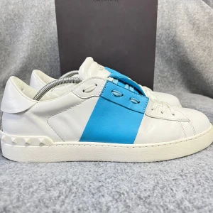 Valentino open - Feta valle! Skick 9/10 topp! | storlek 43-44 | endast skorna ingår | skriv vid frågor.