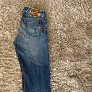 Jacob Cohen jeans - Säljer mina otroligt snygga Jacob Cohen jeans, som är i bra skick. Vid frågor är det bara att höra av sig!