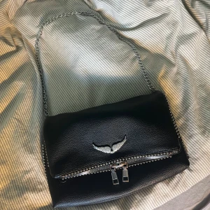 Zadig väska  - Lägger upp igen då det var många oseriösa köpare, köp direkt för 450kr eller så kan pris diskuteras💞