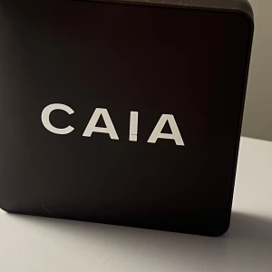 CAIA bronzer - Passar inte min hudton och har därav enbart testats några gånger. Fint skick, och i nyansen Tuscany