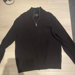 Halfzip  - Skön halfzip tröja som inte används längre. Väldigt gott skick!