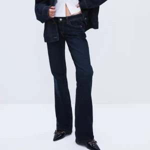 Lågmidjade jeans  - Säljer min Lågmidjade jeans från hm!💙