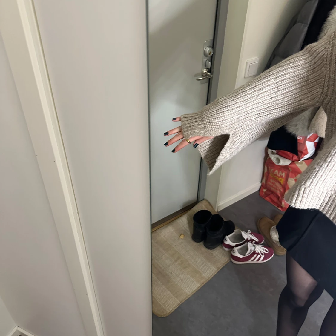 Beige stickad tröja - 91