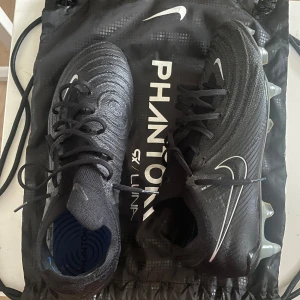 Nike phantom GT - Säljer mina Nike phantom gt skor, använda 1 gång! Storlek 44 (skruvdobb), kom med bud!😊