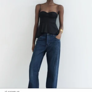 Säljer oanvänd topp  - Säljer denna jätte fina topp ifårn zara oanvänd prislapp finns kvar 🔥