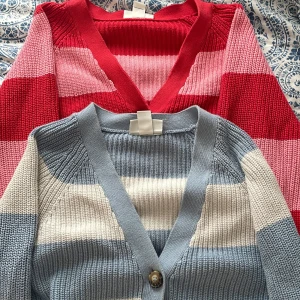 Stickade tröjor! - Orginal pris 300kr/st Jätte fint skick men använder ej längre🩷