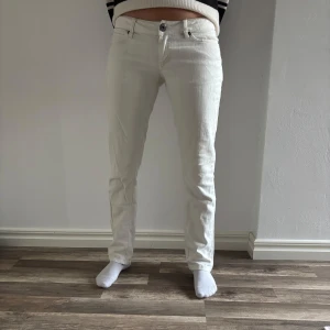 ONLY jeans - Använt skick. Några fläckar på höger sida (ej provat att få bort) 