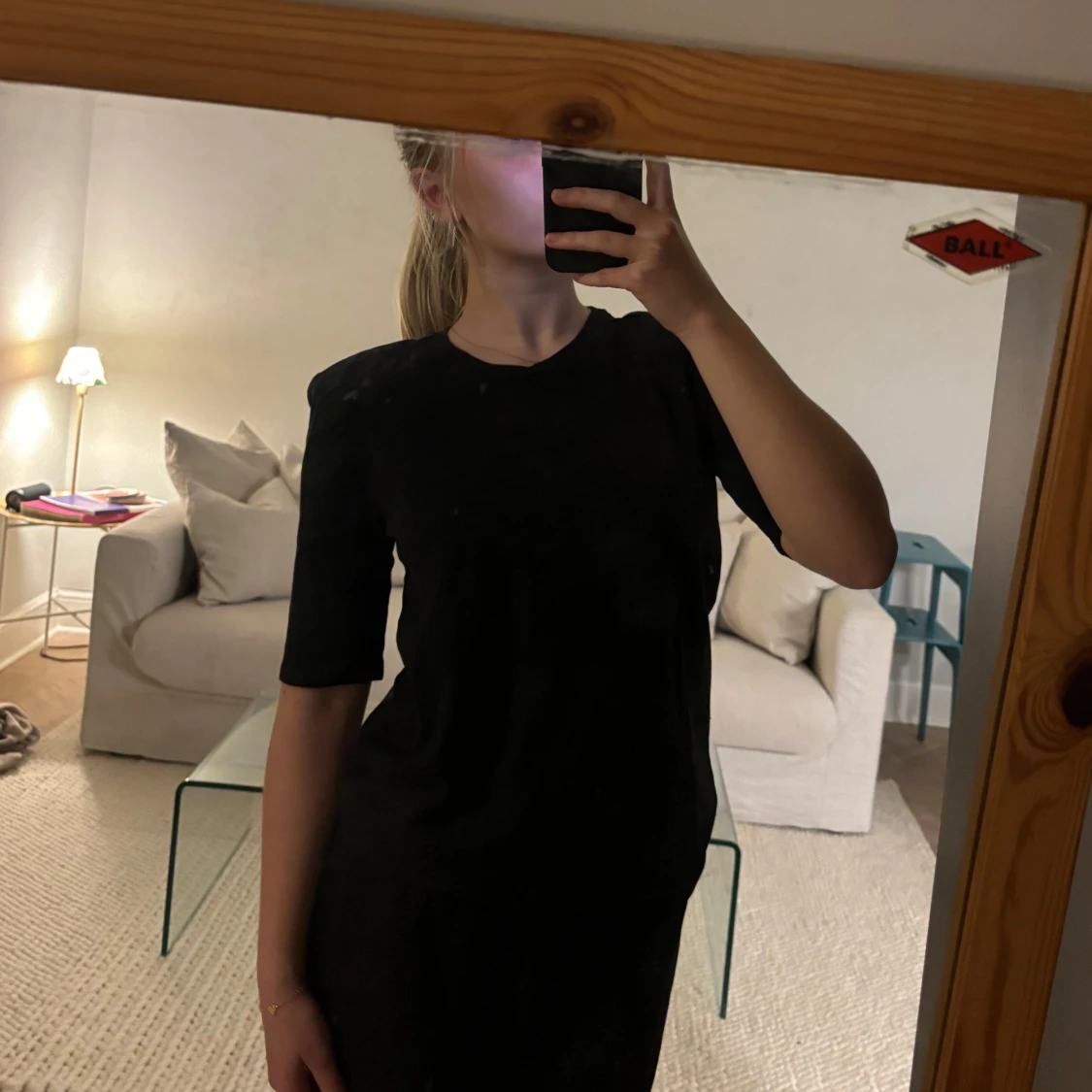 T-shirt med axelvaddar Twist & Tango