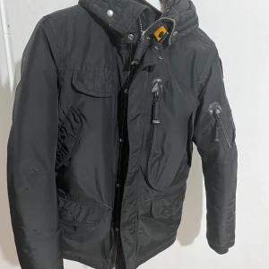 Parajumper Y-M - Pjs vinterjacka perfekt skick storlek m barn 164/170 Köpt på kidsbrandstore