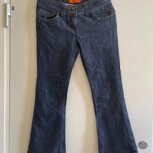 Vintage bootcut jeans - Så fina lowwaist jeans från märket shimmy! Har tyvärr blivit för små för mig. Bara skriv om du har någon fråga!