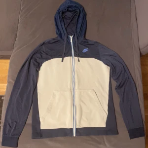 Nike tröja  - Nike tröja, storlek S, köpt för ett par dagar sedan, har använd den 1-4 dagar.
