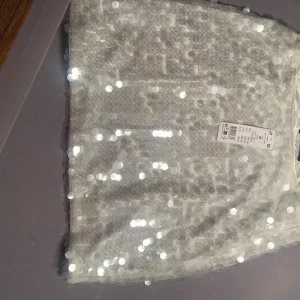 Paljett kjol  - Oanvänd med tagg kvar paljett kjol från Gina  Köparen betalar frakten 