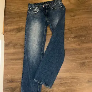 Jätte fina jeans från Nelly , nästan aldrig använda så är i bra skick ! 