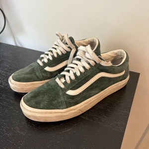 Mocka Vans - Sjukt grish vans i grön mocka, sällsynt par för nya trenden!  Orginalpris: 999kr