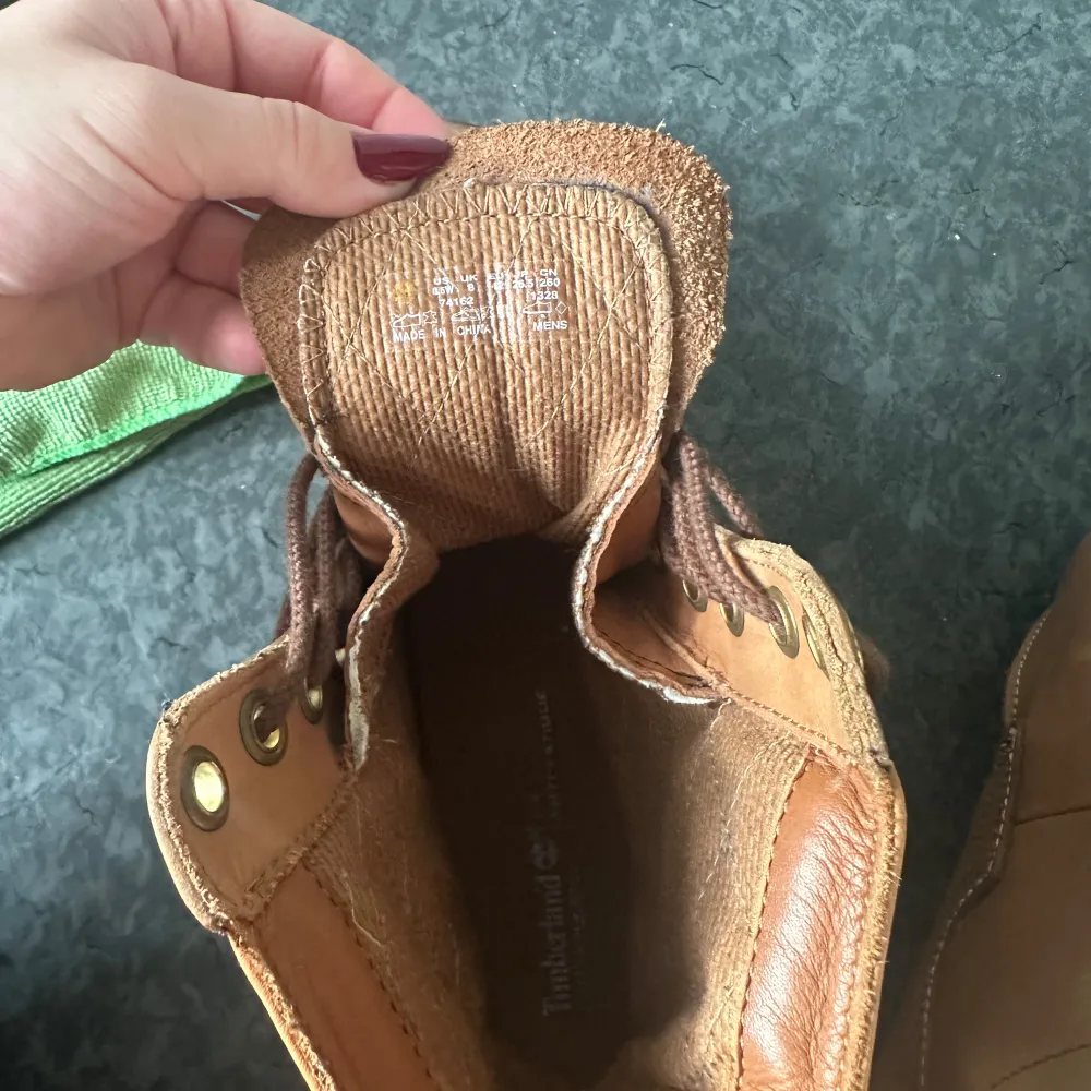 Äkta Timberland boots för man i storlek 42. Princip helt oanvända och därmed i mycket gott skick! Säljer då de är för små!   Nypris: 2499kr. Skor.