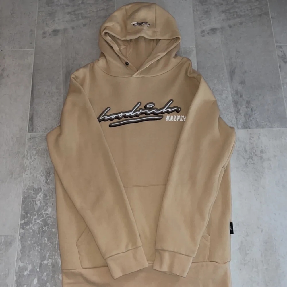 Hoodrich Hoodie, Storlek M, Helt ny och oanvänd. Priset kan diskuteras.. Hoodies.