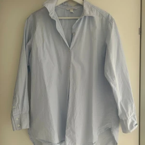 Skjorta - Blå skjorta från H&M