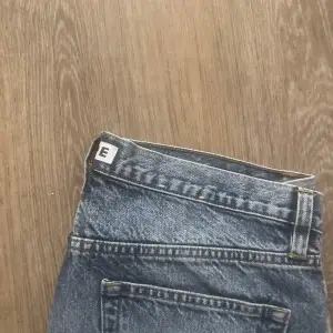 Sprillans nya Hopejeans köpta i Stockholm. BLEND modellen. Storlek 32. Färg: Blå tvättade