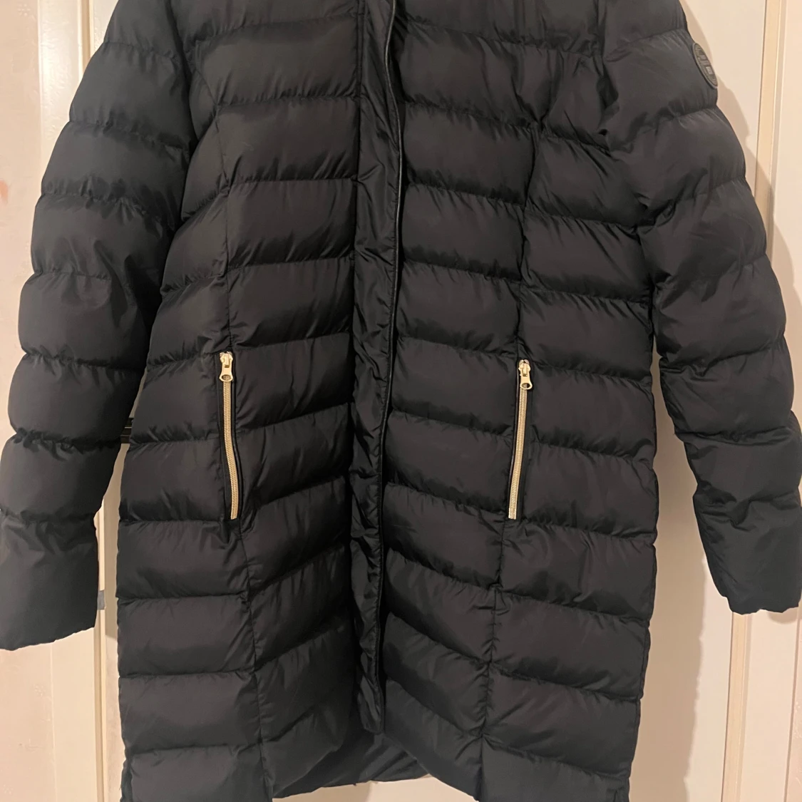 Svart dunjacka med pälskrage - 90